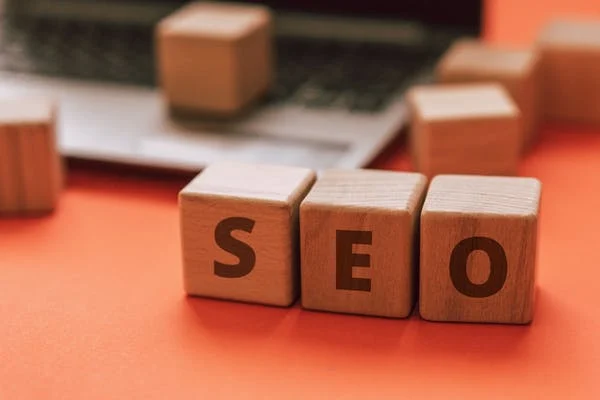 A picture of SEO for small business.By MeadMiracle.

